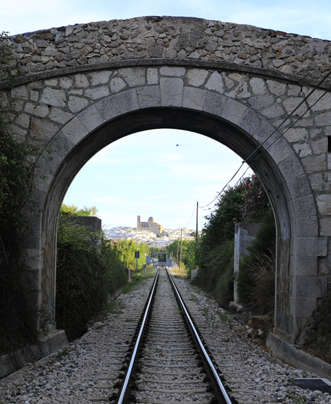 vias del tren dirección Altea